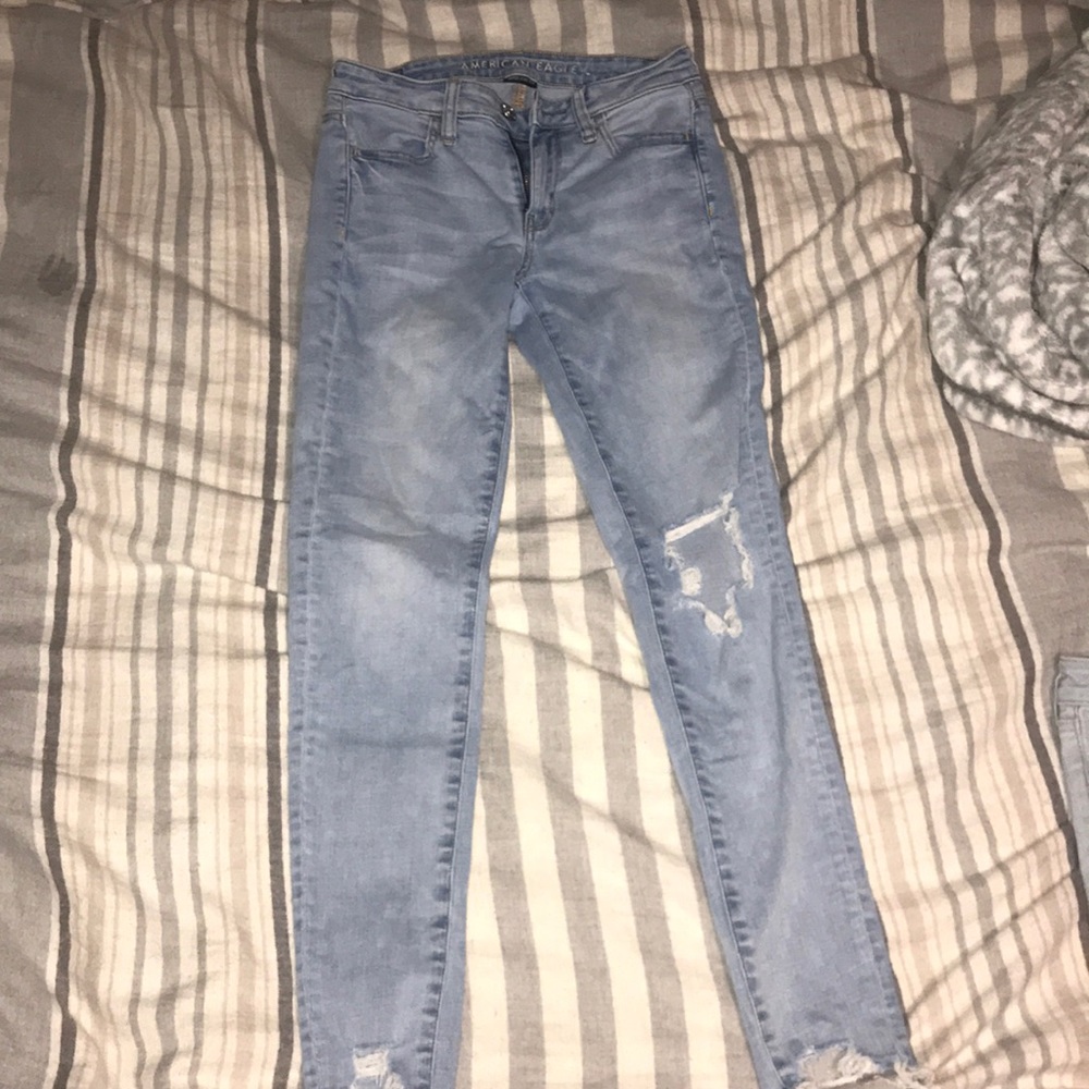 Light wash american eagle jeans